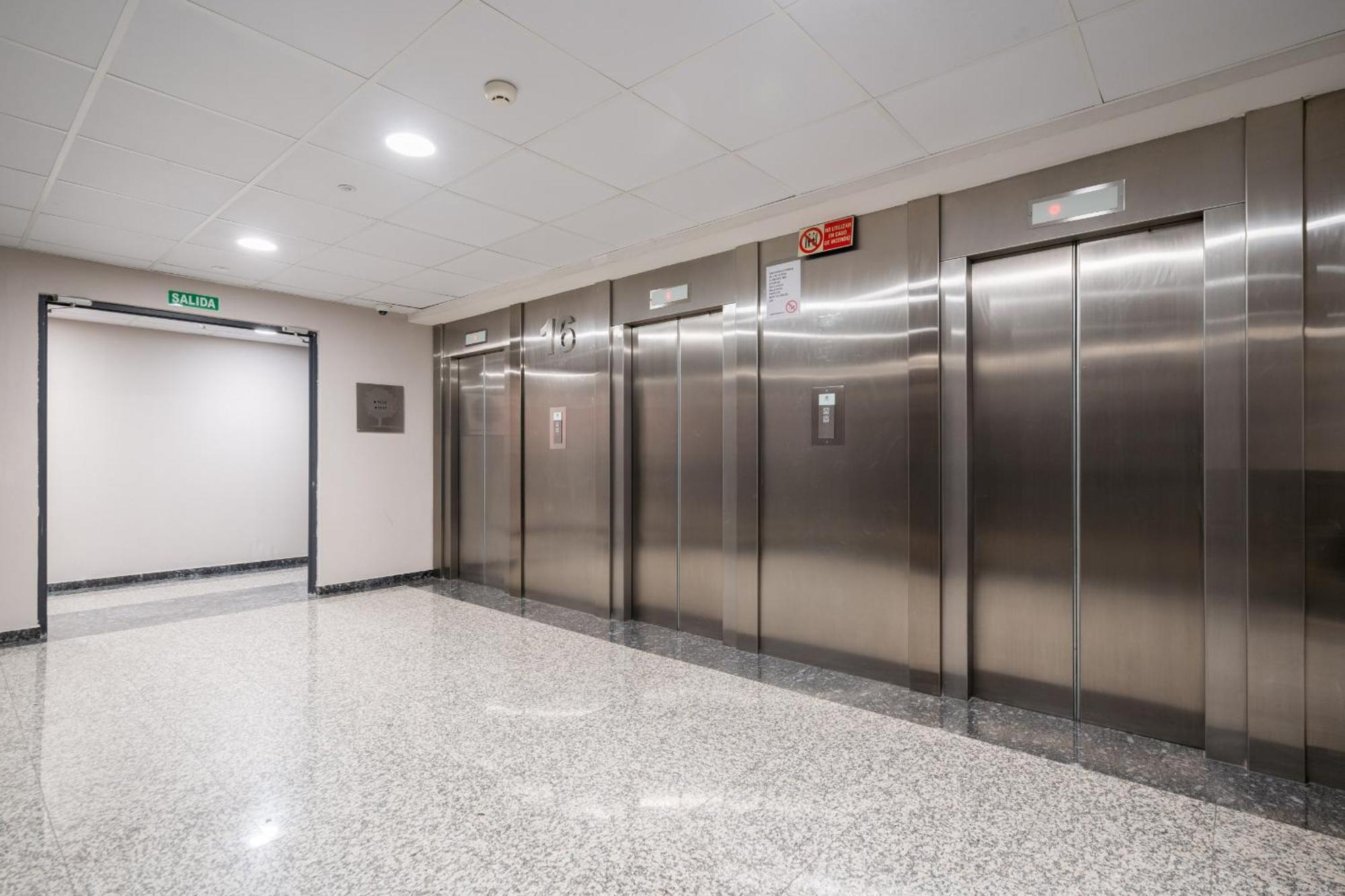 Apartament En Plaza De Espana Alquiler Temporal Madryt